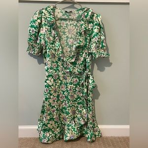 Topshop Daisy Floral Print Satin Wrap Minidress. In Mid Green. NWOT. Size 12.